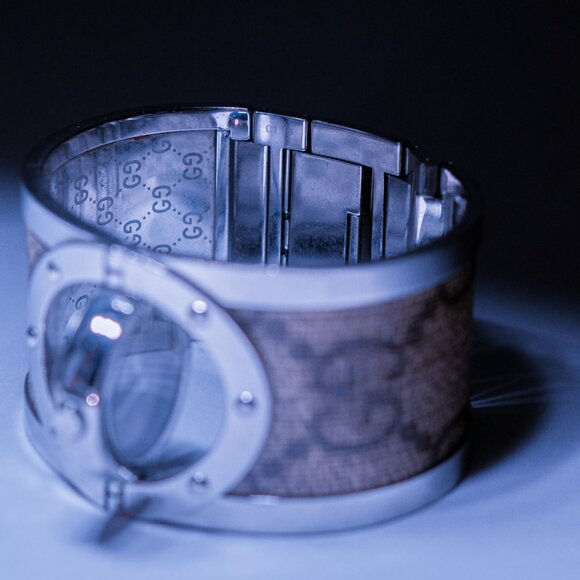 Gucci Monogram Twirl Watch - Picture 7 of 10